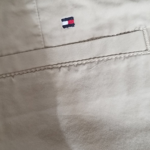 Tommy Hilfiger shorts - like new - Picture 3 of 4